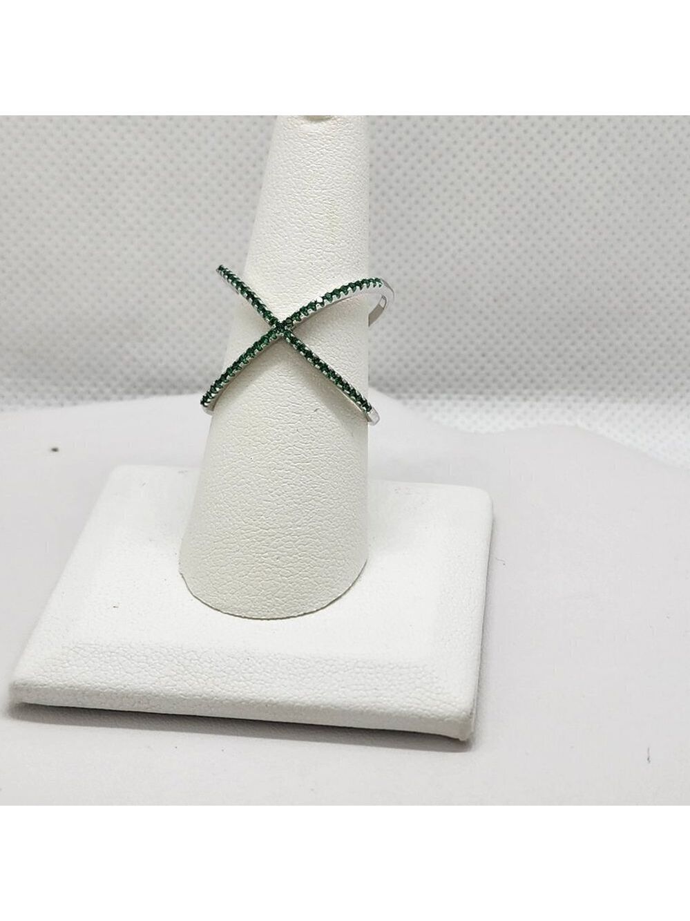 Brand New Sterling Silver 925 Green Cross Over Ring